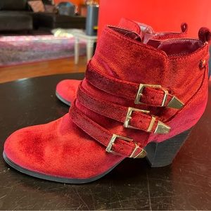 Crown vintage red/cranberry velvet gold hardware booties 9